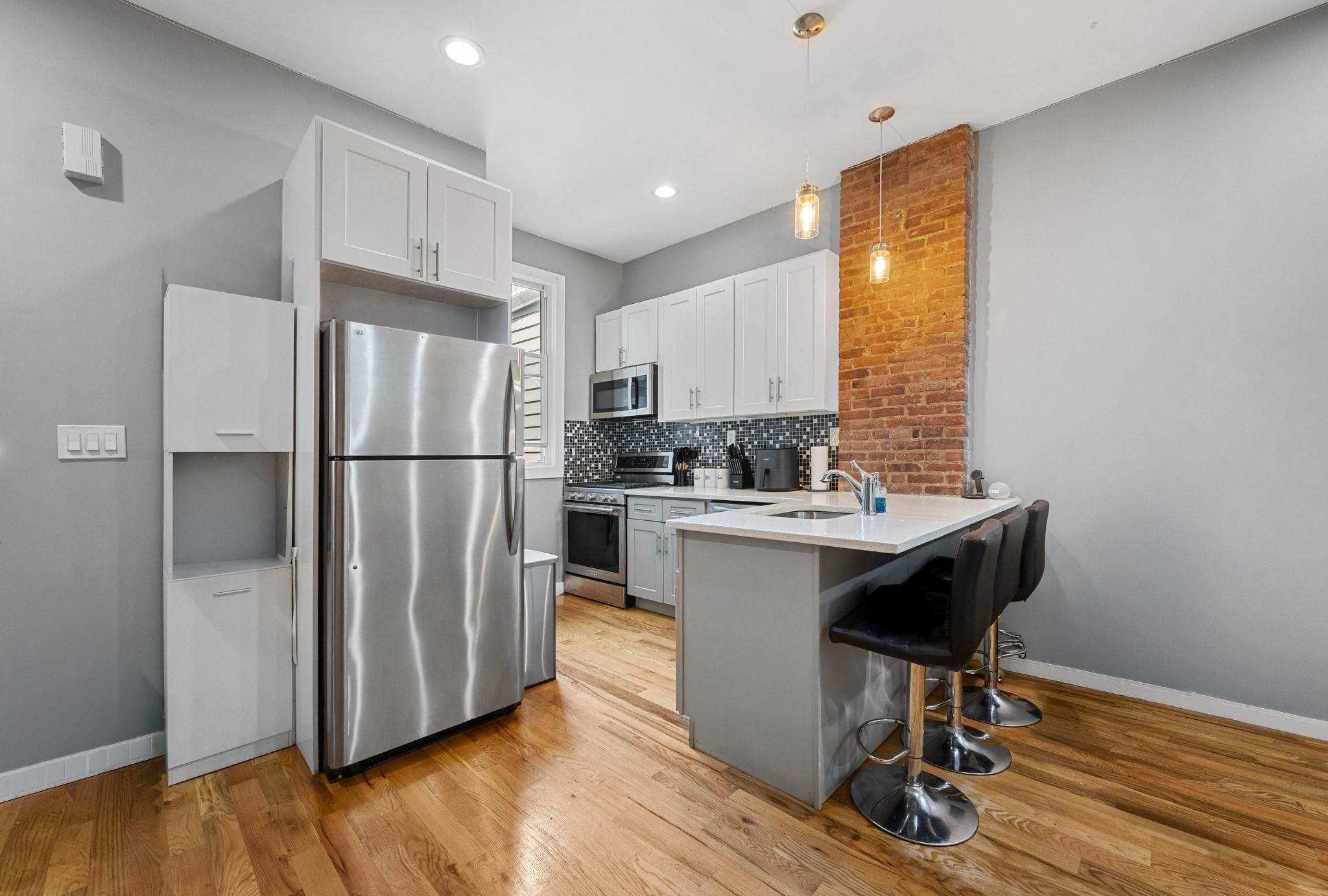473 BERGEN AVE Unit: 2