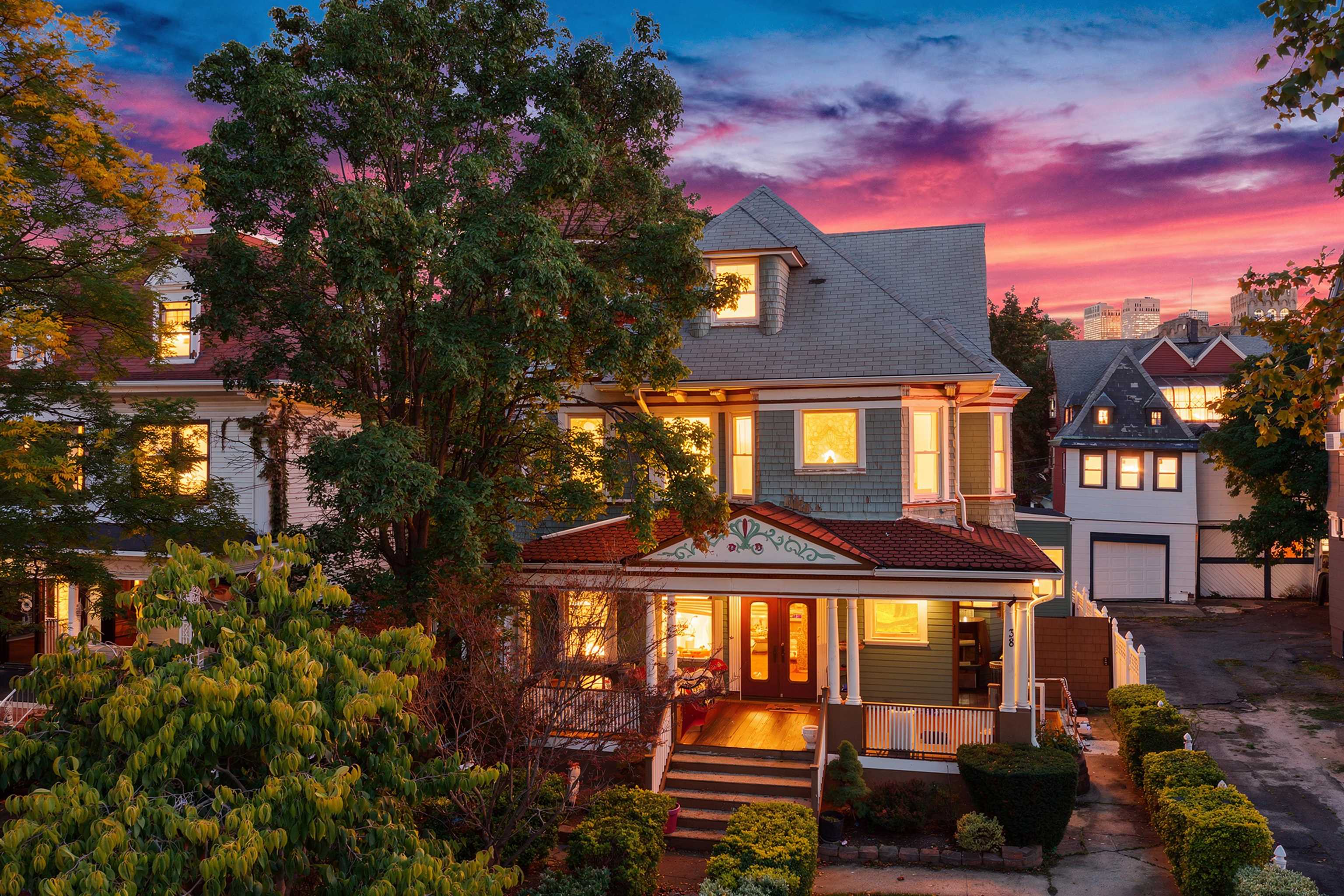 38 BENTLEY AVE