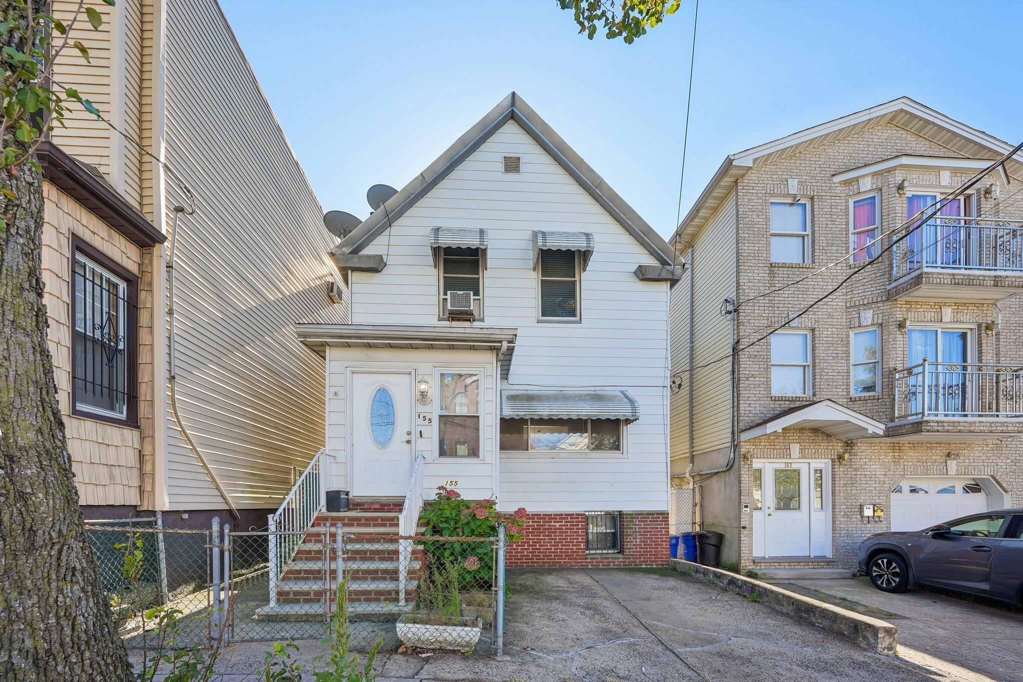155 LEONARD ST