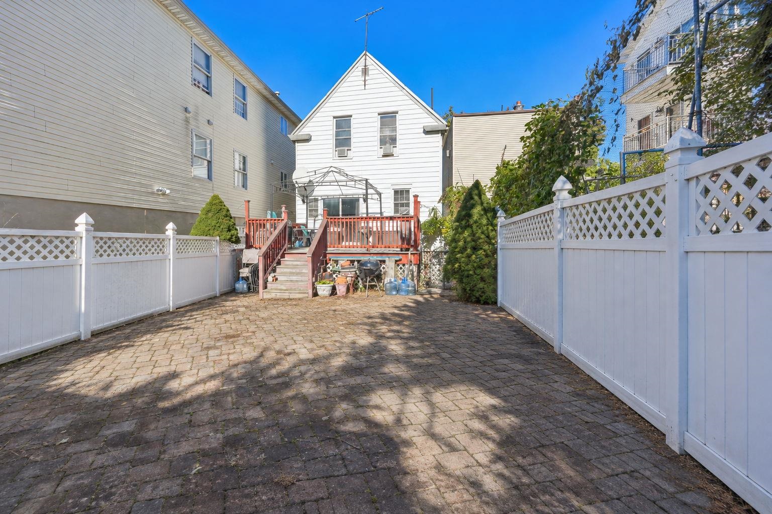 155 LEONARD ST