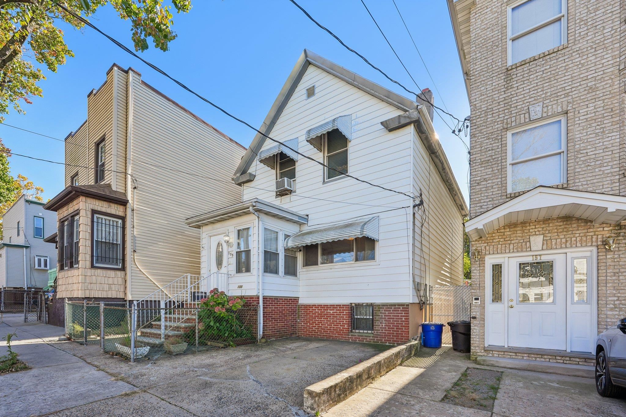 155 LEONARD ST