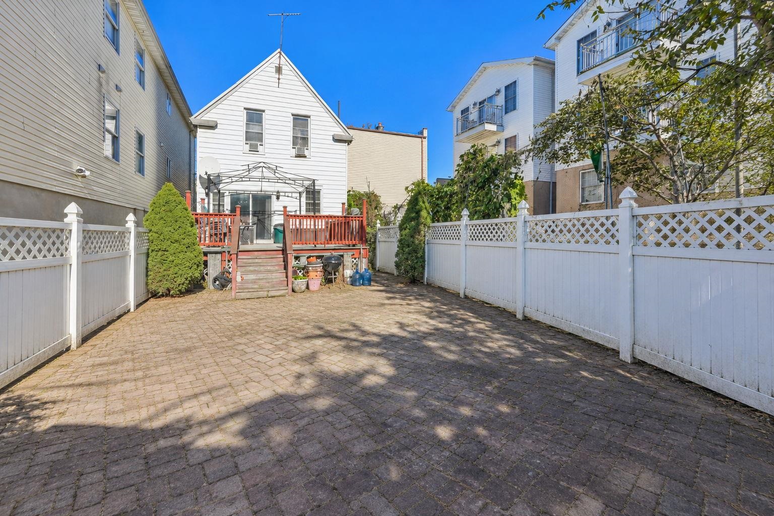 155 LEONARD ST