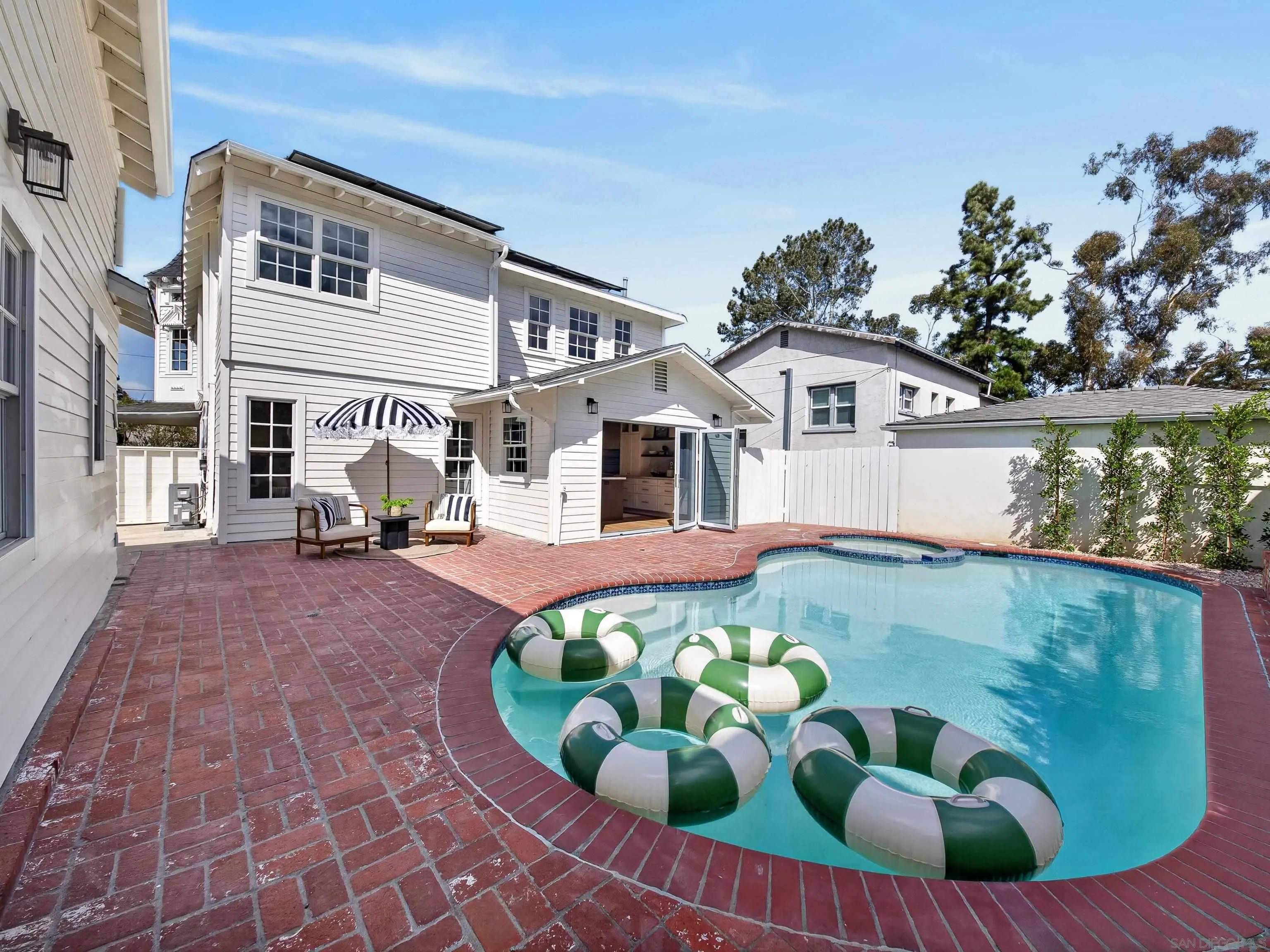 921 Court Way