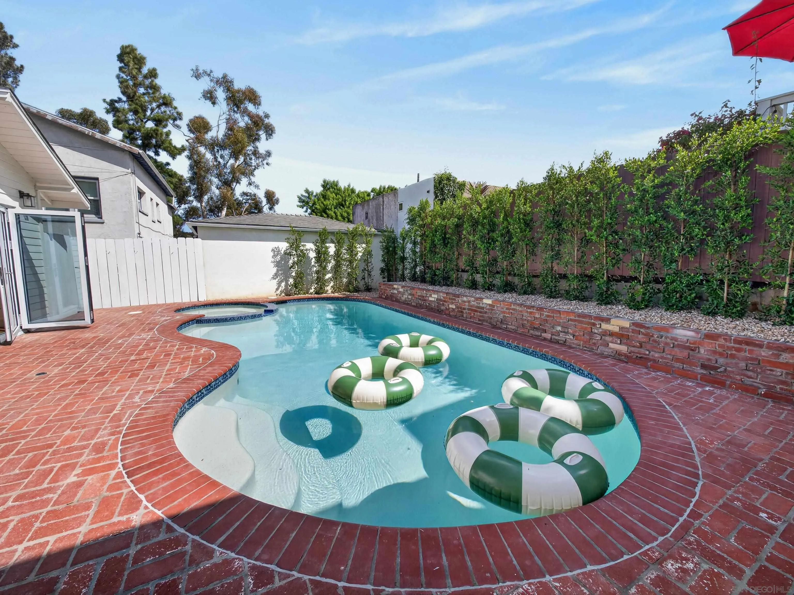 921 Court Way