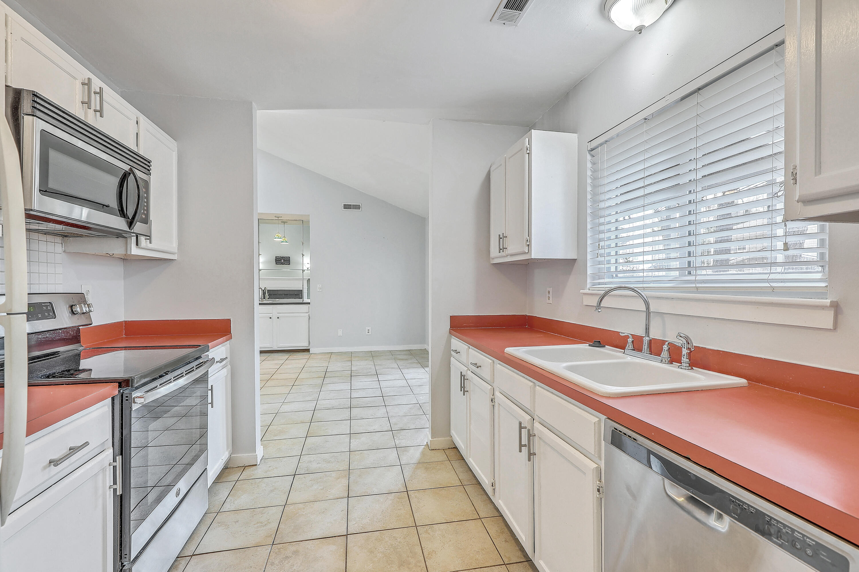 1126 Snap Dragon Court