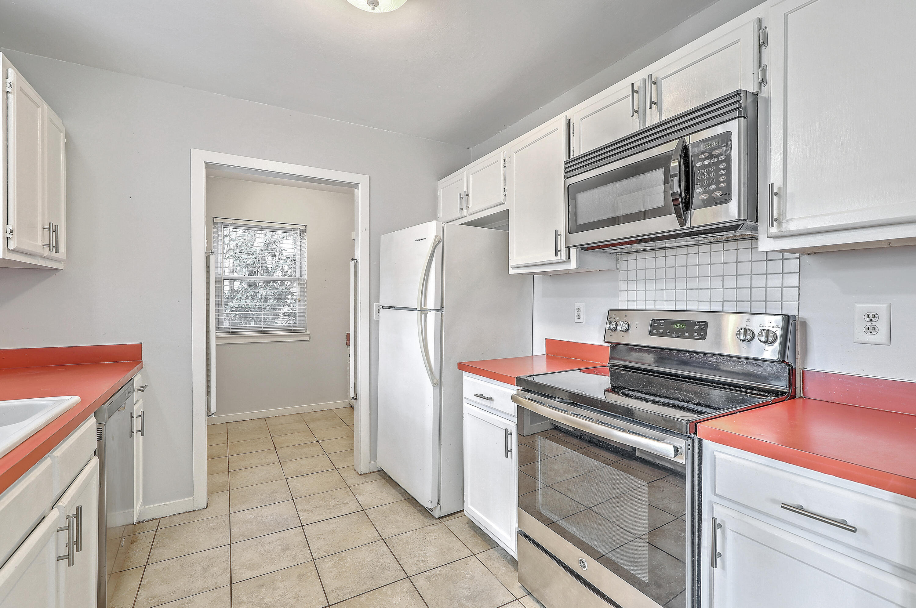 1126 Snap Dragon Court