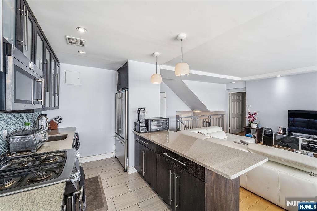 2 Horizon Road 1205