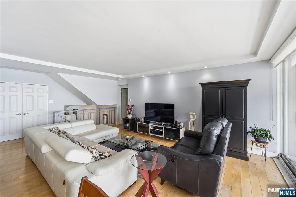 2 Horizon Road 1205