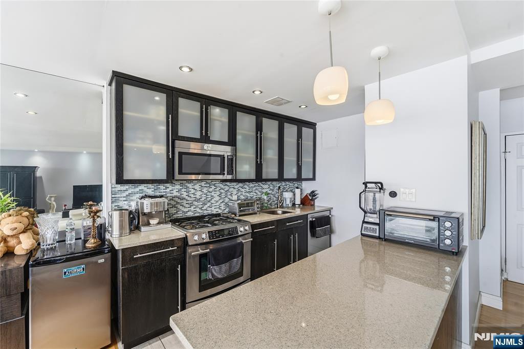 2 Horizon Road 1205