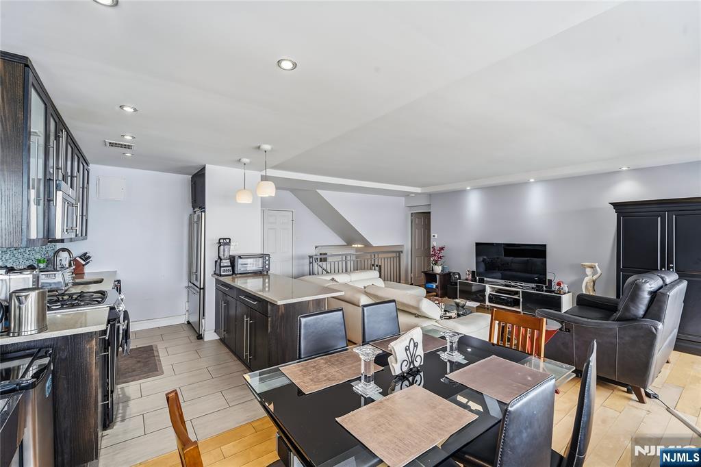 2 Horizon Road 1205