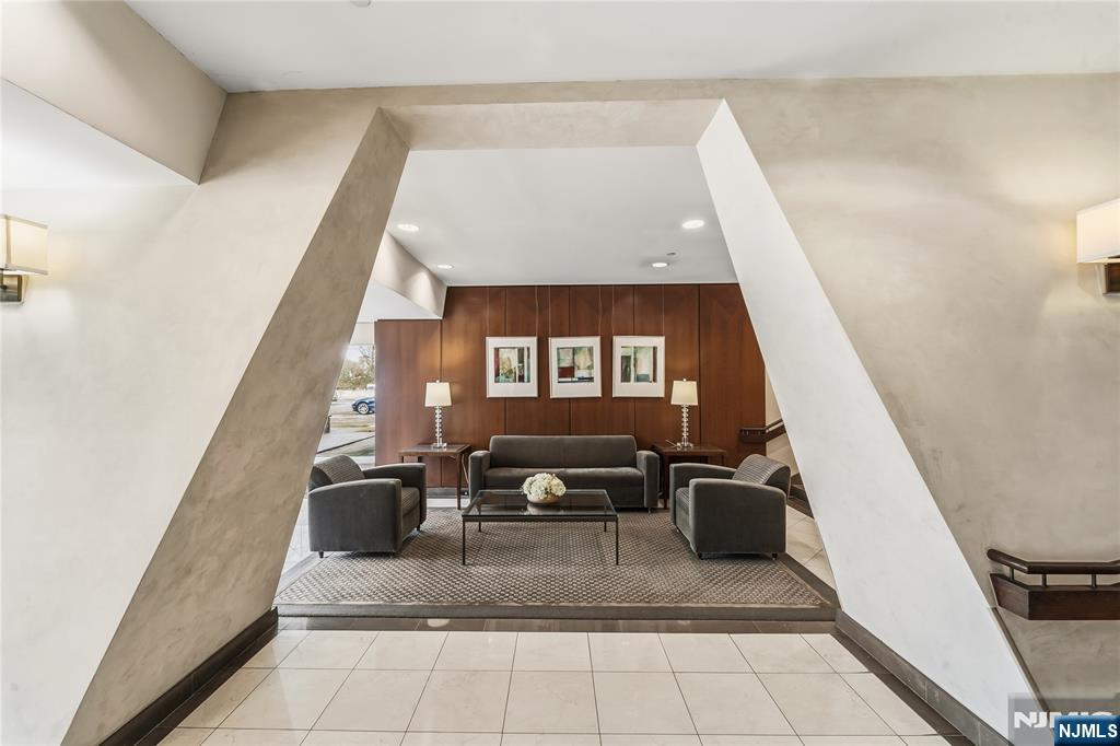 2 Horizon Road 1205