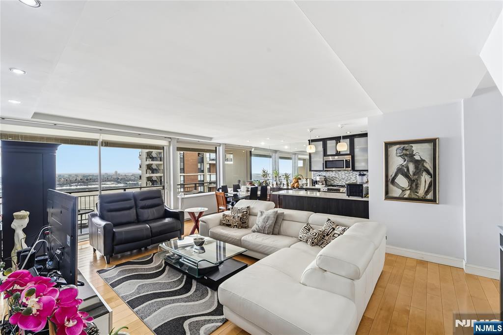 2 Horizon Road 1205