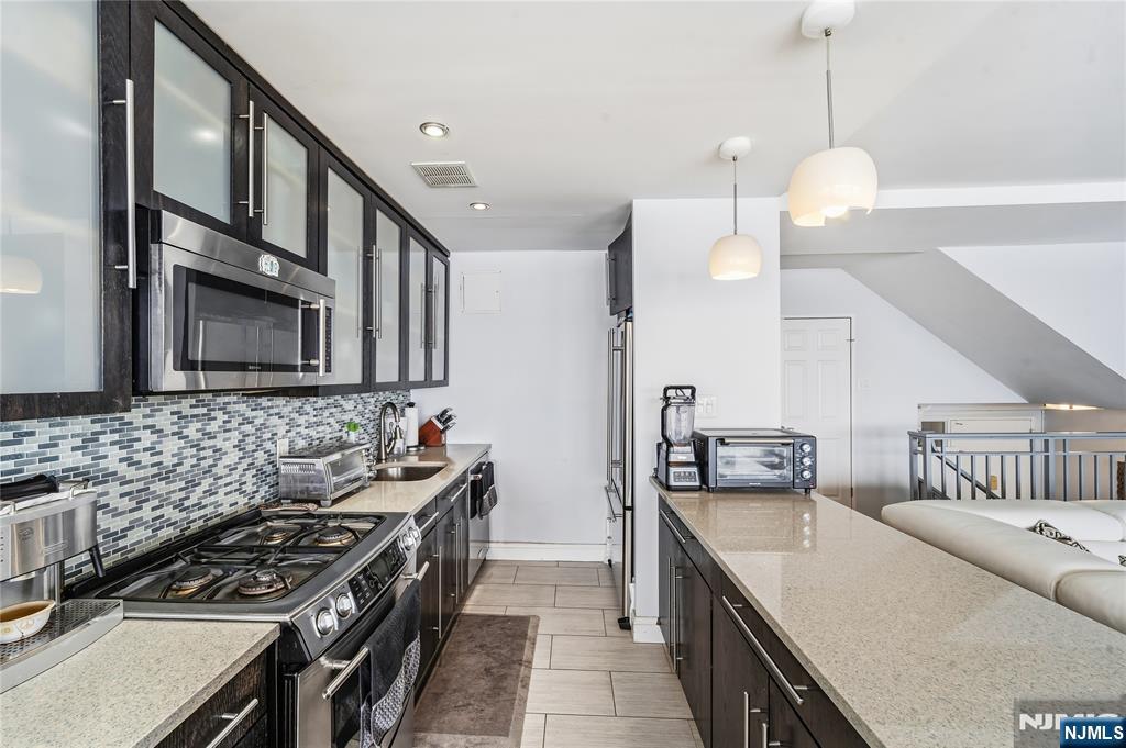 2 Horizon Road 1205