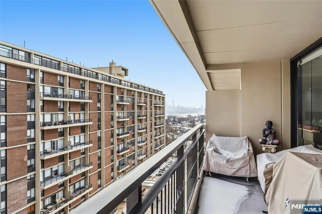 2 Horizon Road 1205