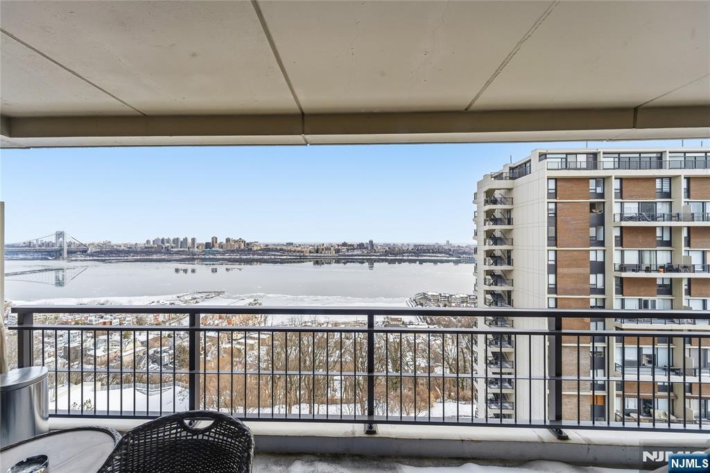 2 Horizon Road 1205