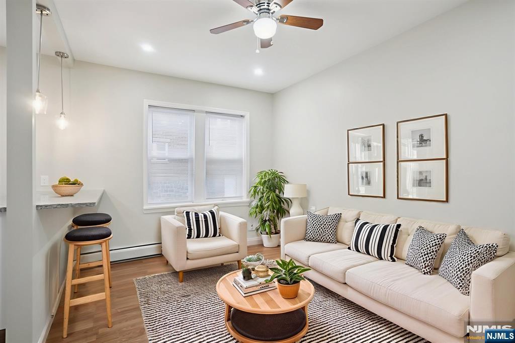 523 Grand Avenue 1R