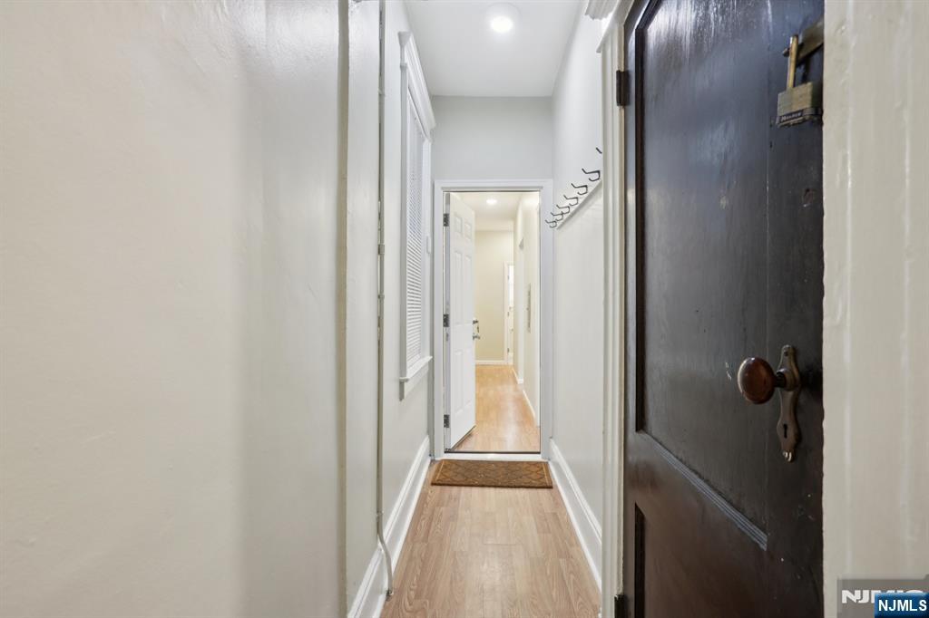 523 Grand Avenue 1R