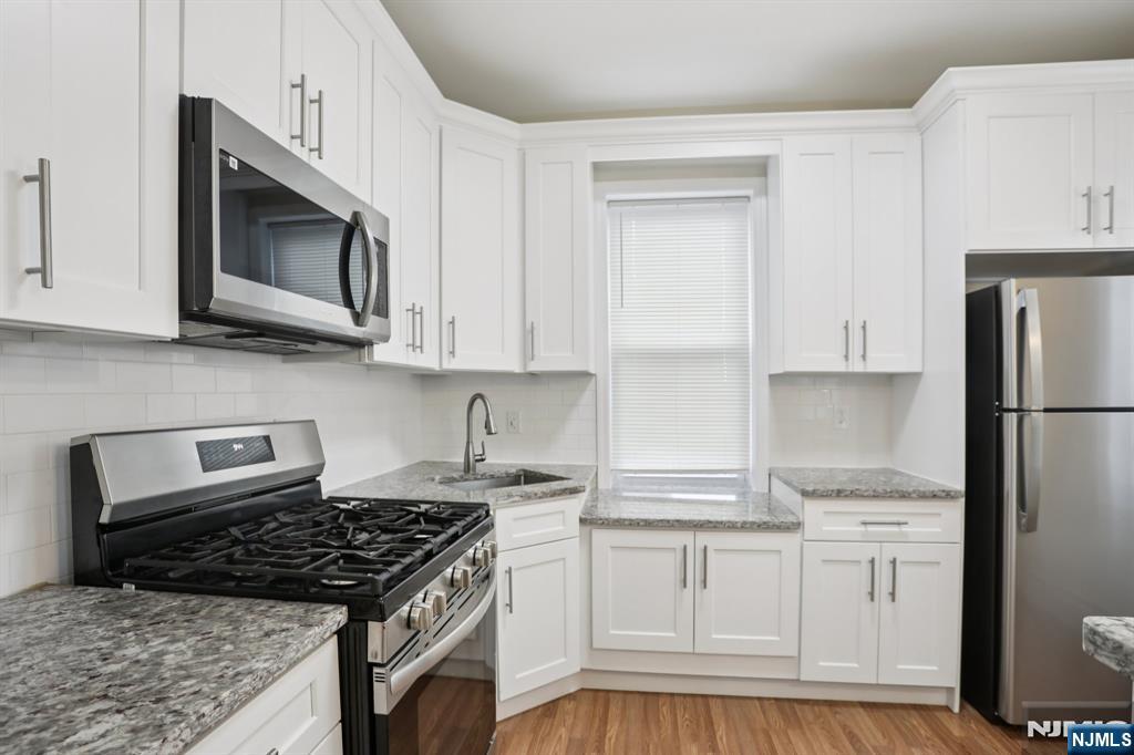 523 Grand Avenue 1R