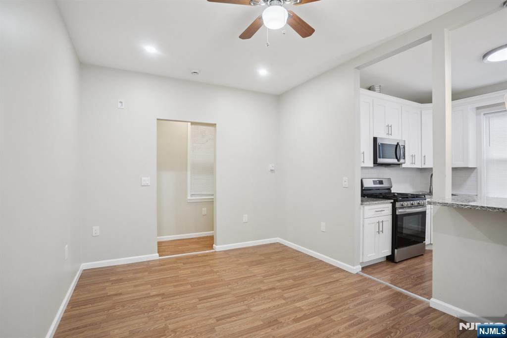 523 Grand Avenue 1R