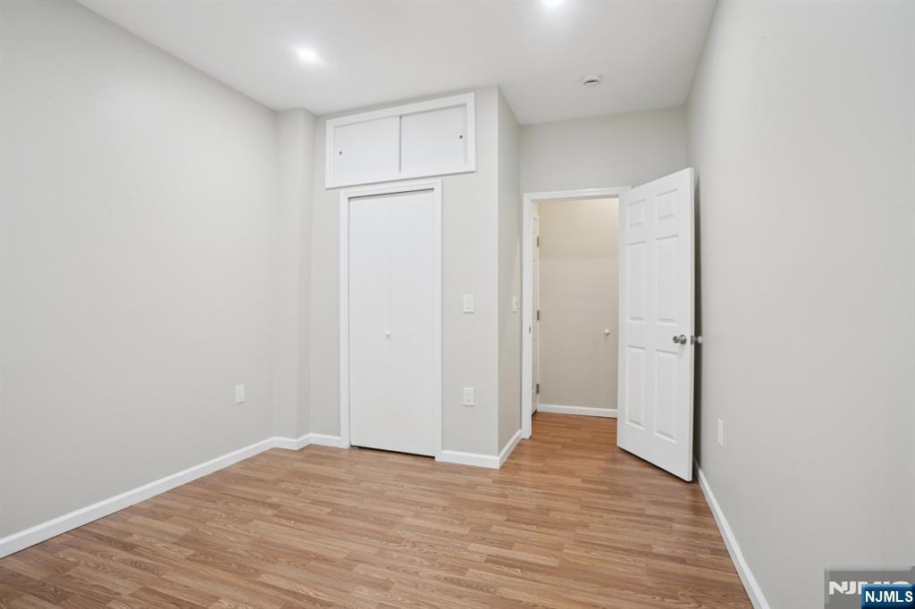 523 Grand Avenue 1R