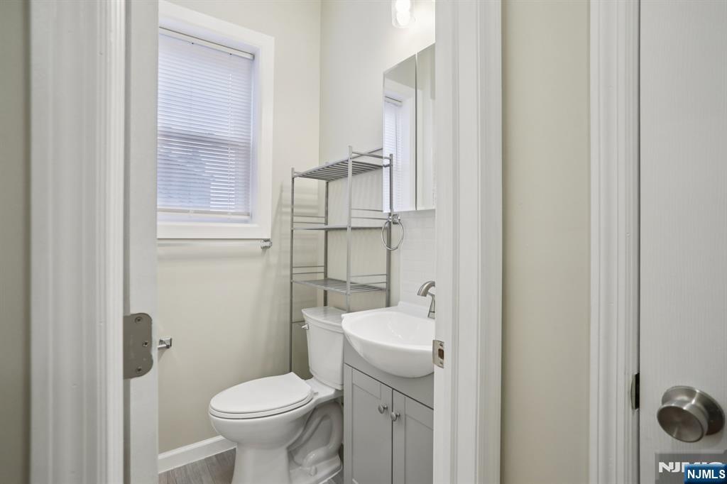 523 Grand Avenue 1R