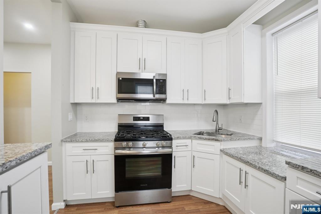 523 Grand Avenue 1R