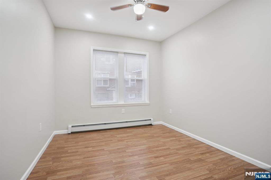 523 Grand Avenue 1R