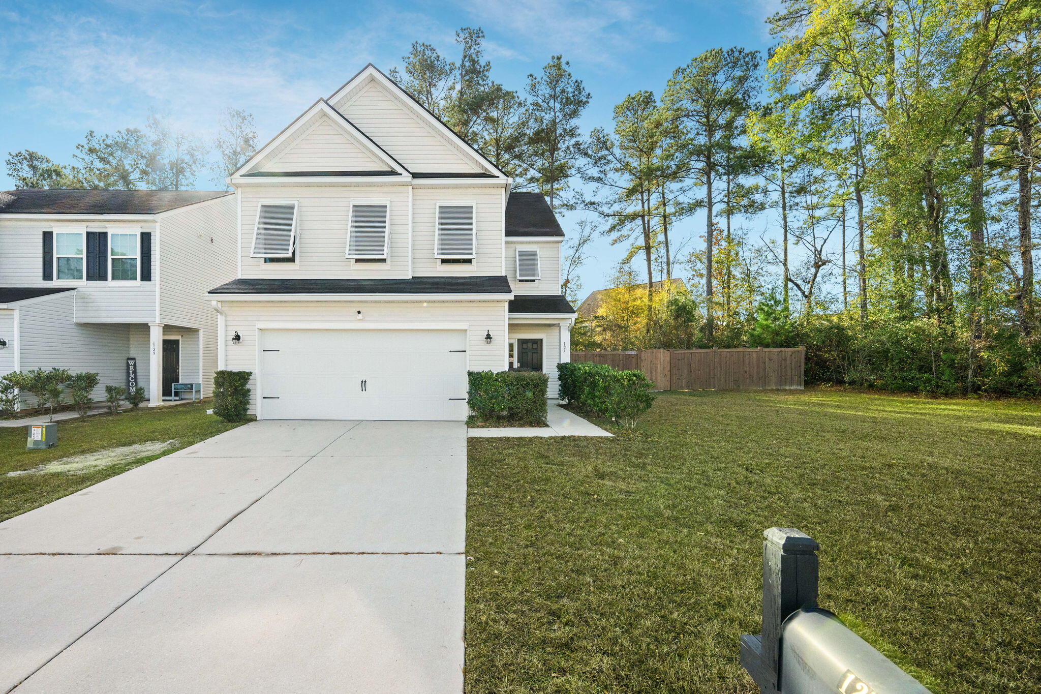 127 Lakestone Road