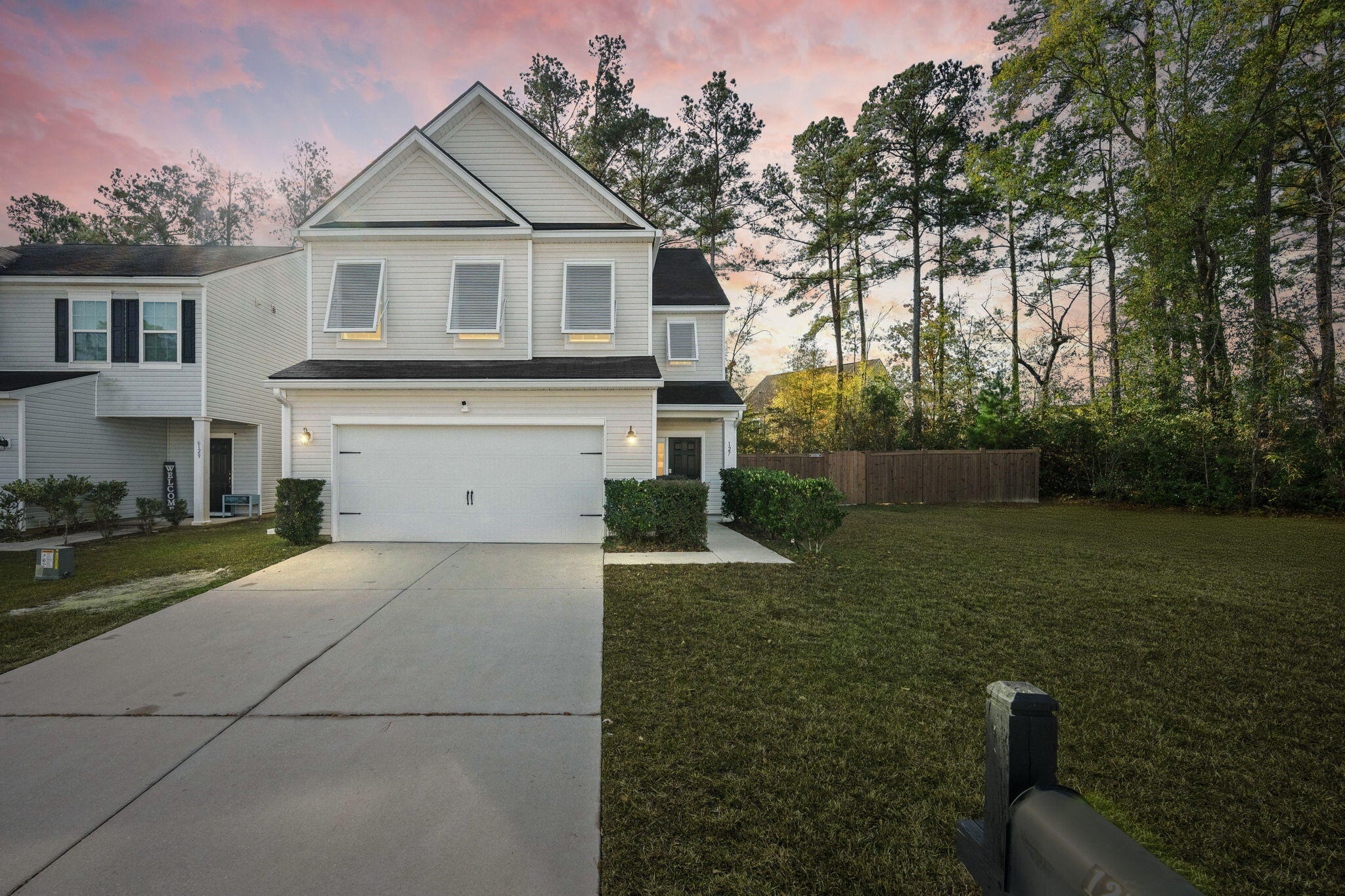 127 Lakestone Road