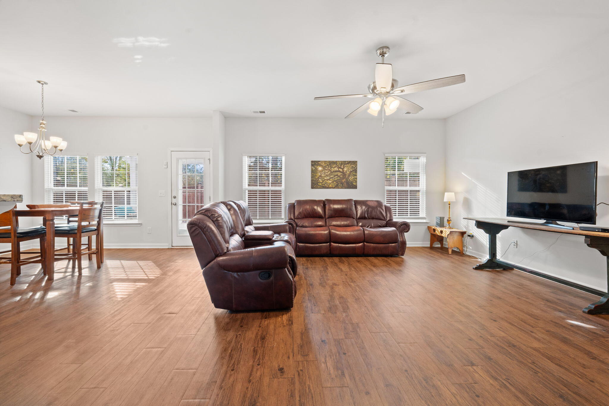 127 Lakestone Road