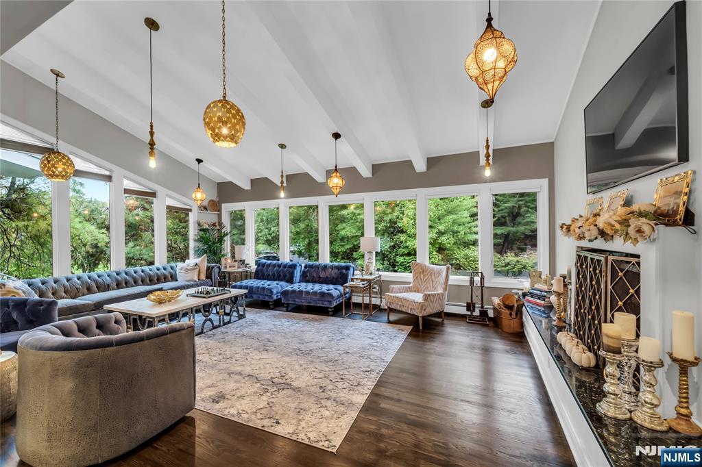305 Westwind Court