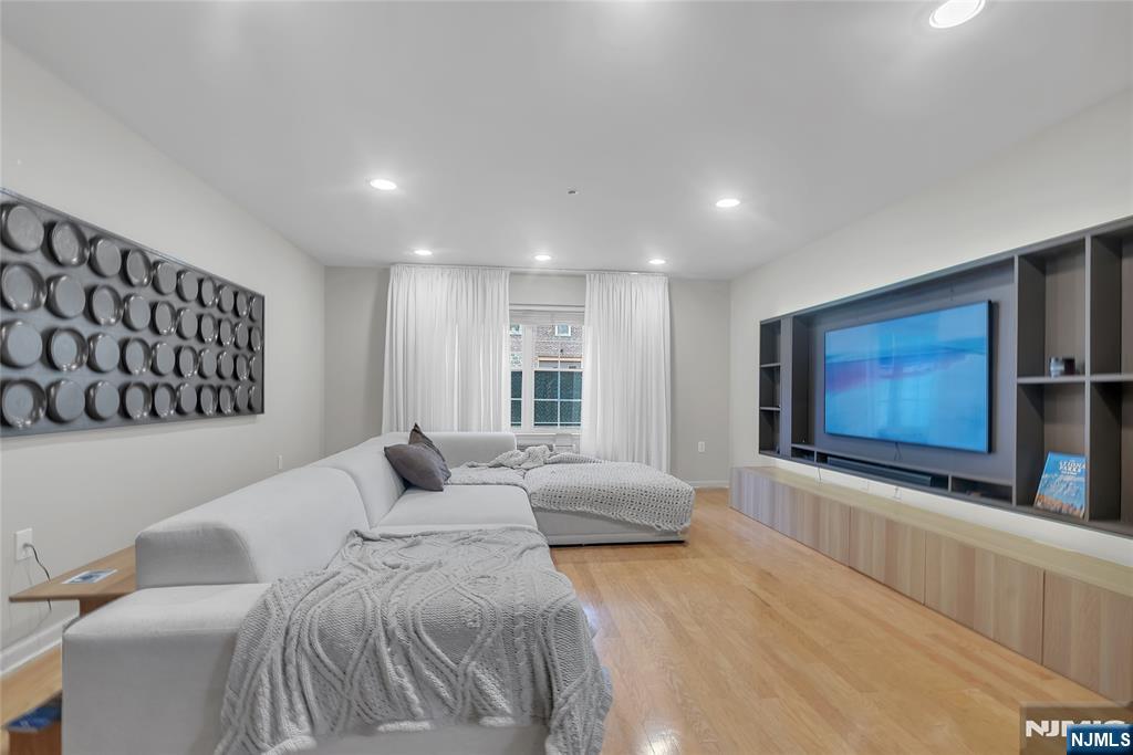 547 Gorge Road 2E