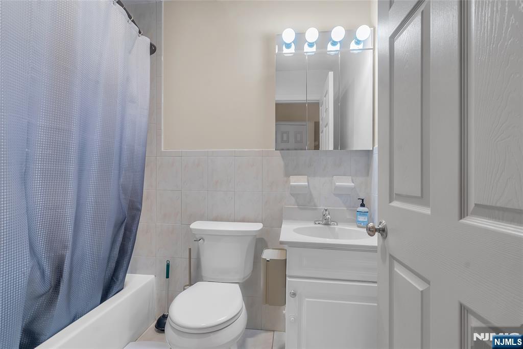 547 Gorge Road 2E