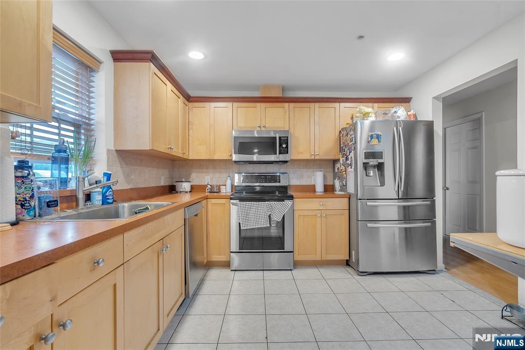 547 Gorge Road 2E