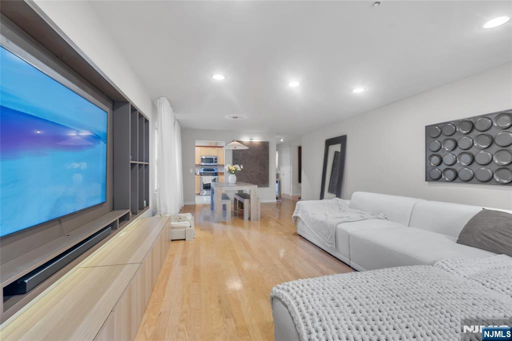 547 Gorge Road 2E