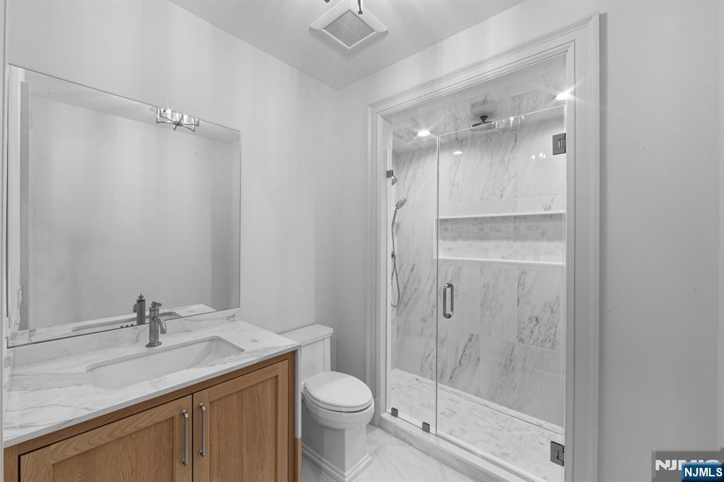 104 Chestnut Ridge