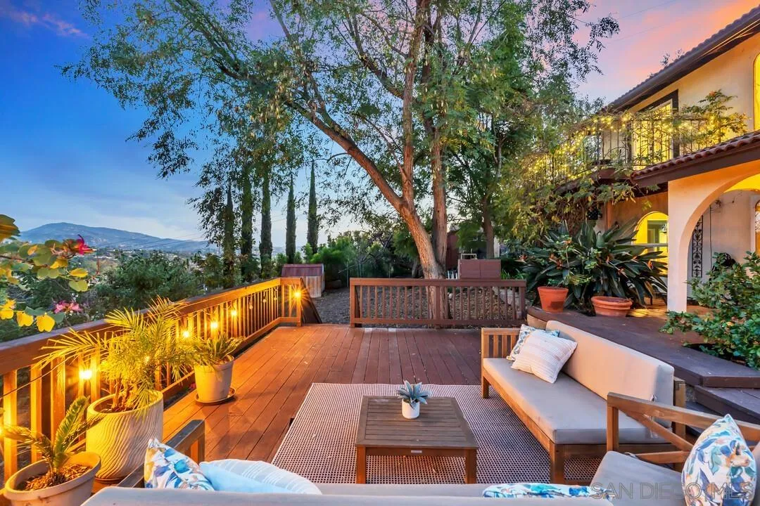2460 Reill View Dr