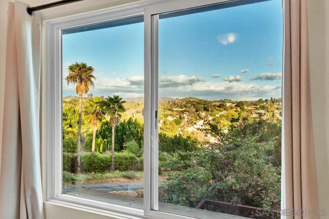 2460 Reill View Dr