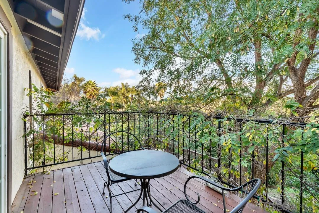 2460 Reill View Dr