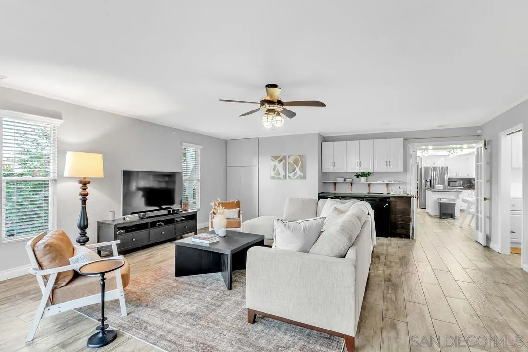 2460 Reill View Dr