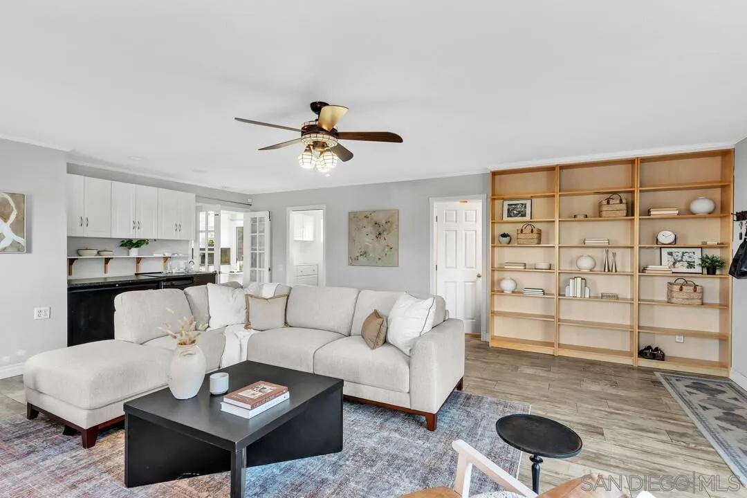 2460 Reill View Dr