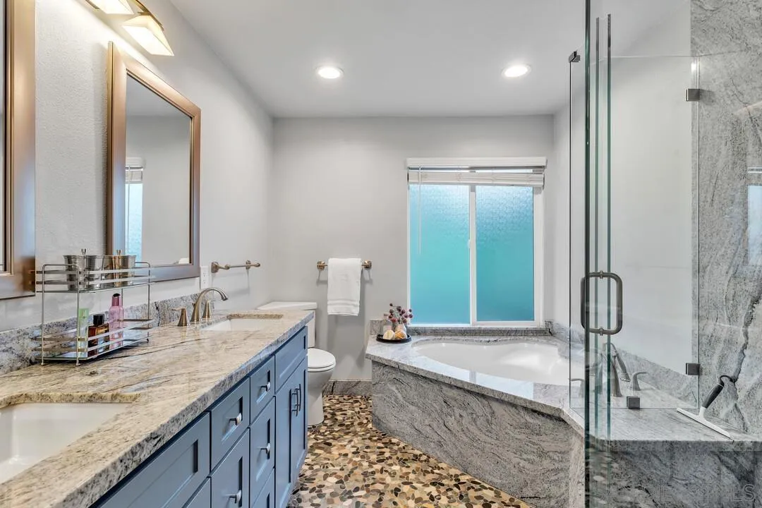 2460 Reill View Dr