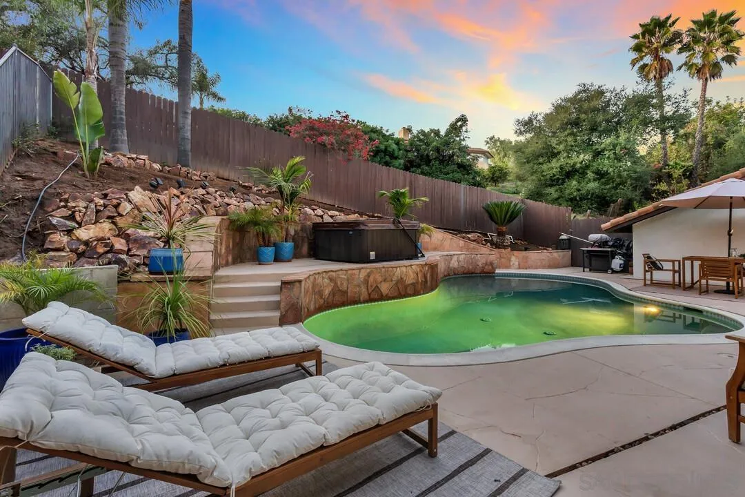 2460 Reill View Dr