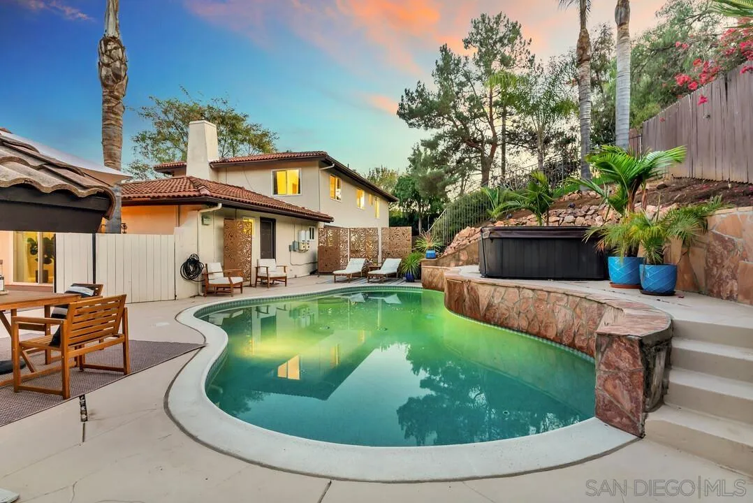2460 Reill View Dr