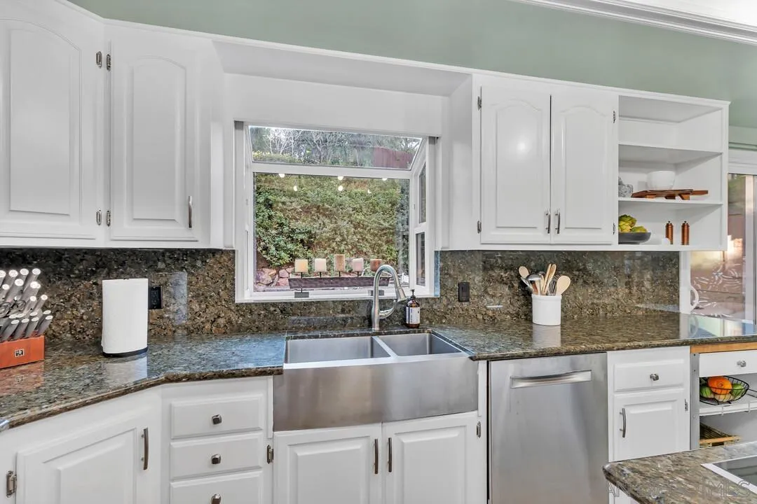 2460 Reill View Dr