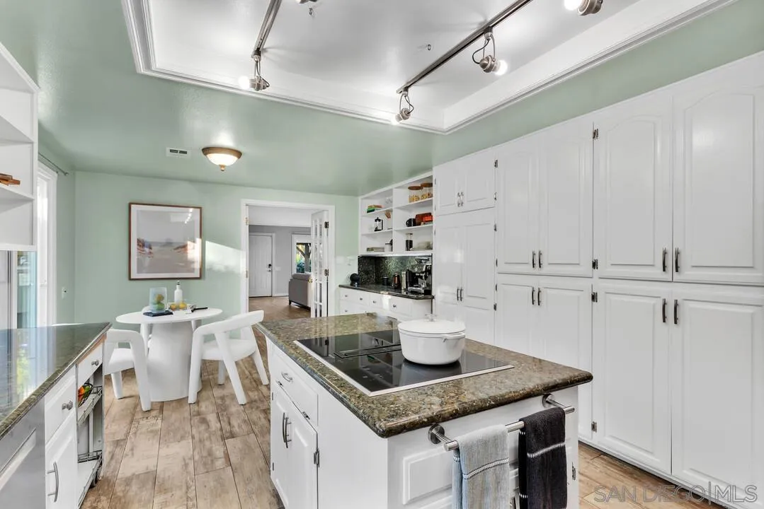 2460 Reill View Dr