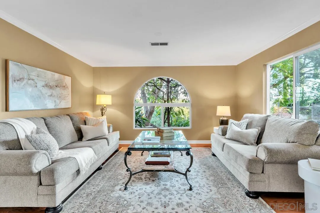 2460 Reill View Dr