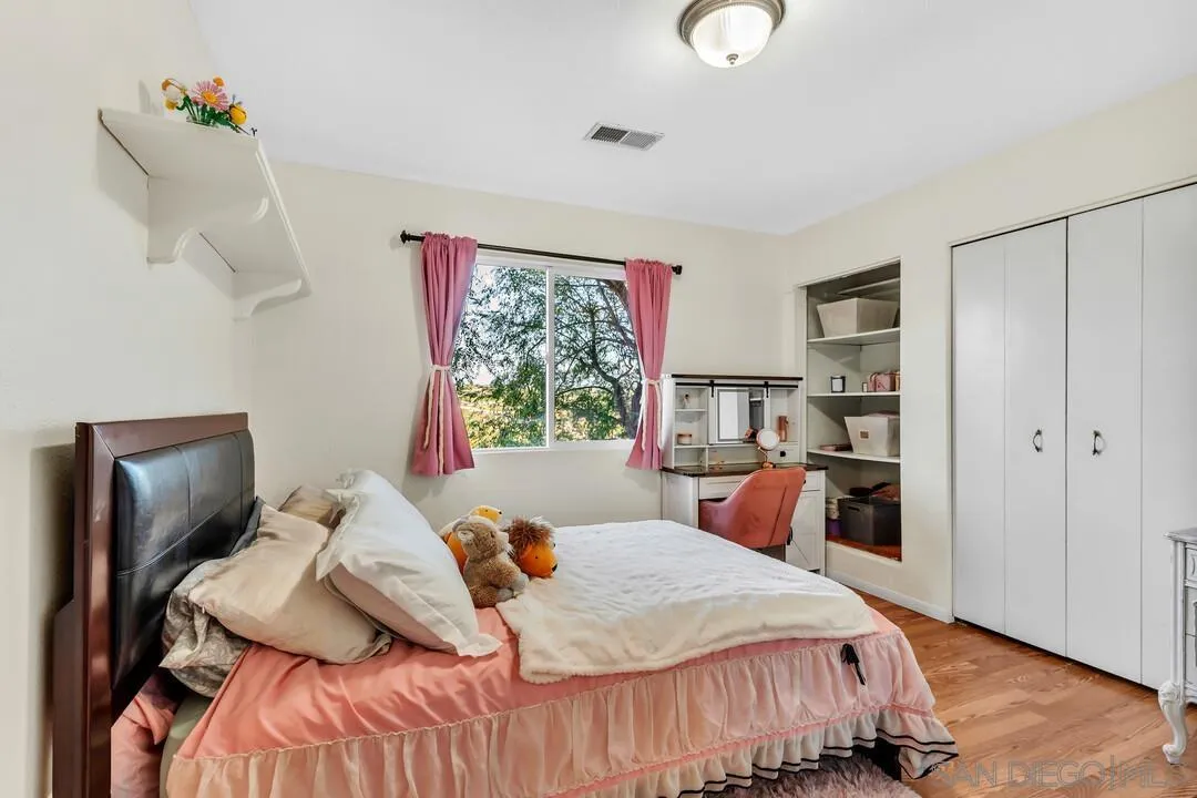 2460 Reill View Dr