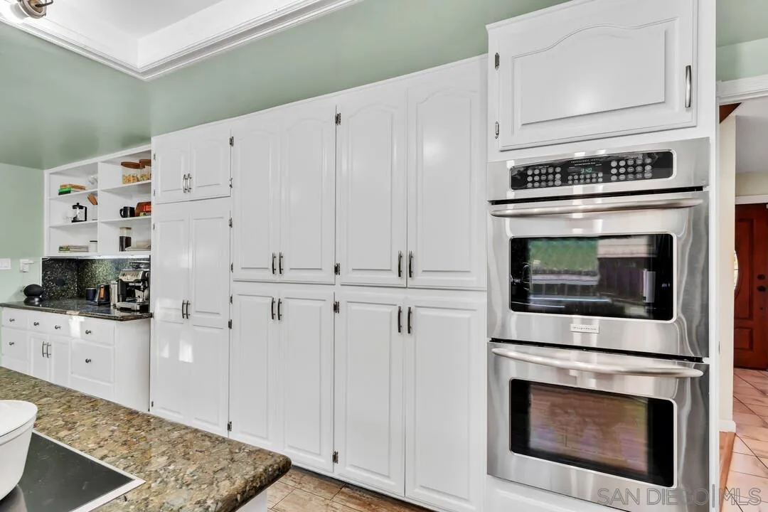 2460 Reill View Dr