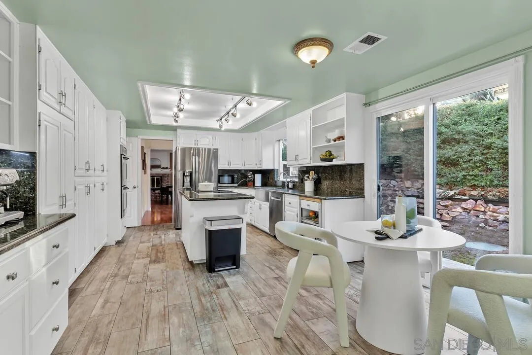 2460 Reill View Dr
